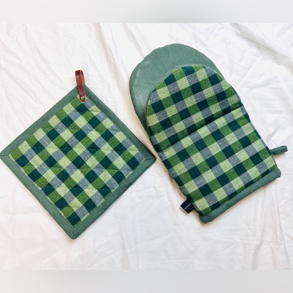 FWP Set of retro green gingham check plaid oven mitt and potholder - Picture 1 of 8
